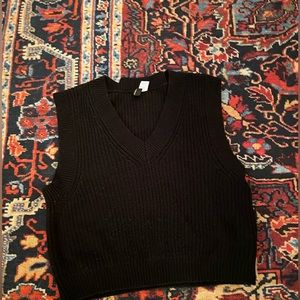 HM black woven vest